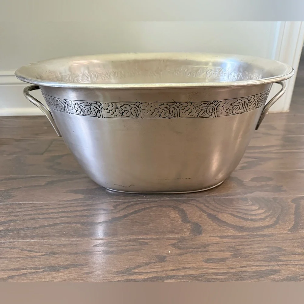 VTG Pottery Barn Silverplate Vineyard Collection Oval Party Ice Bucket ~ 17x13x8